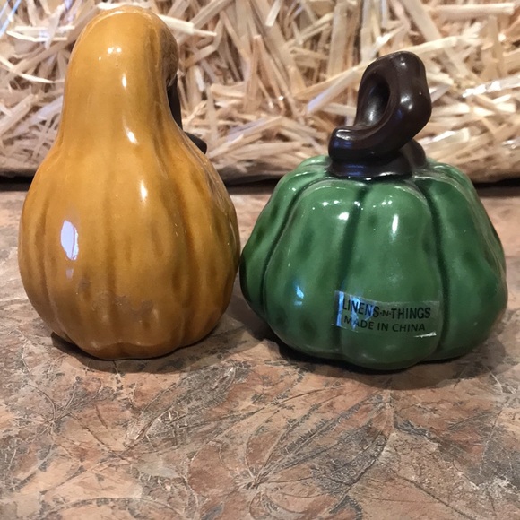 Linens and Things vintage gourd salt and pepper shaker set - Picture 5 of 7